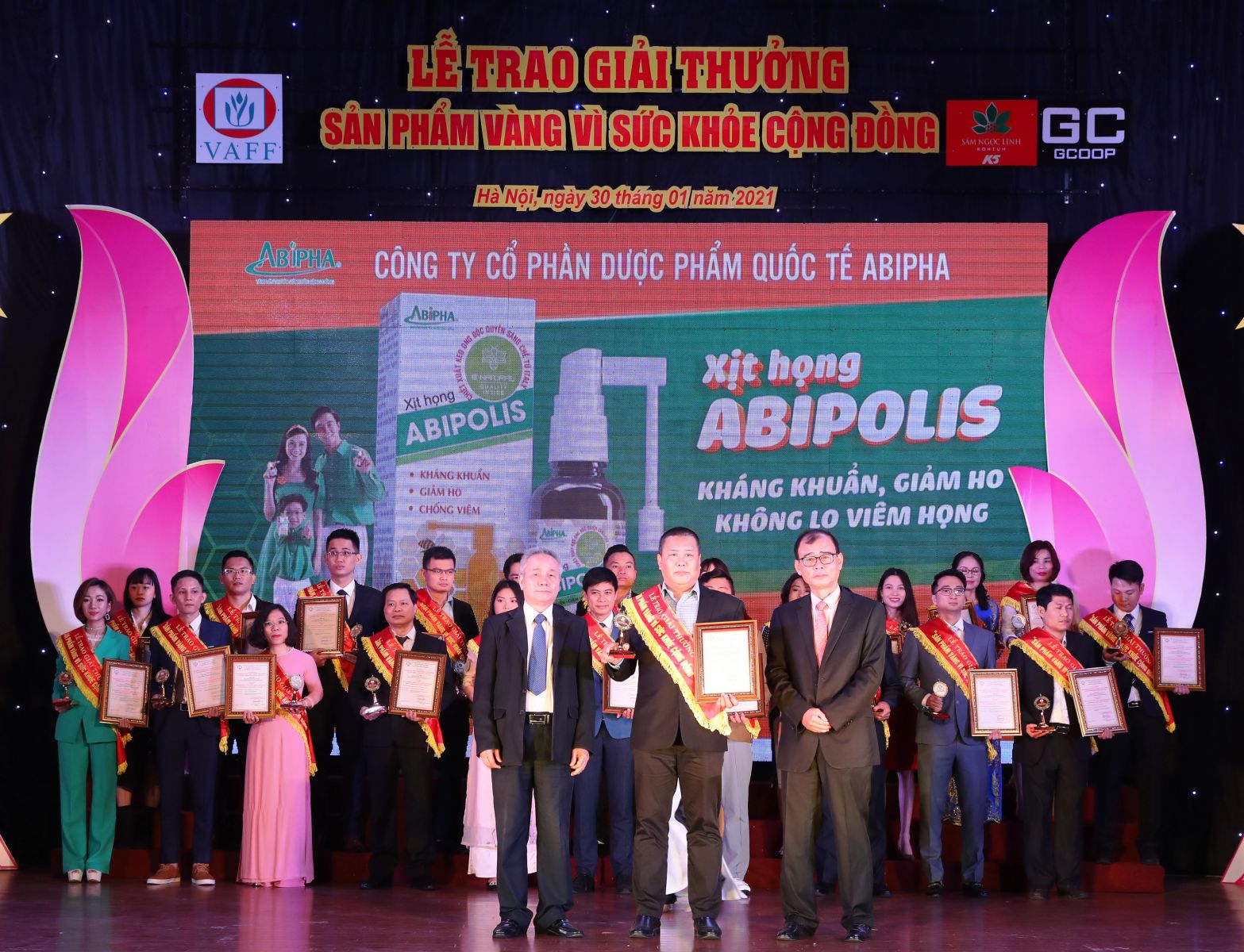 Xịt họng Abipolis vinh dự nhận Giải thưởng Sản phẩm Vàng vì sức khỏe cộng đồng